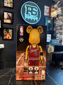 Bearbrick Chicago Bulls 23 Michael Jordan  NBA Dourado 400% Medicom Toy Boneco Colecionável 28cm - Pronta Entrega