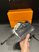 Tênis Louis Vuitton Trainer Black Embossed Monogram - Pronta Entrega