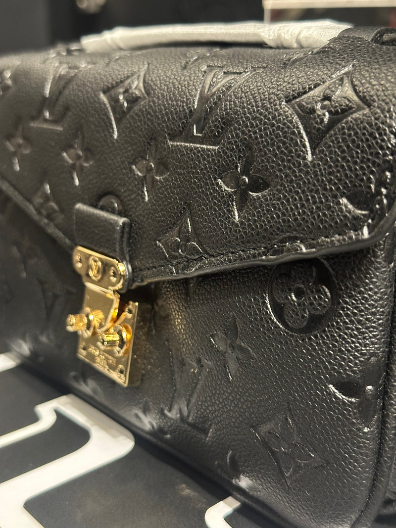 Bolsa Louis Vuitton Pochette Métis East West - Pronta Entrega
