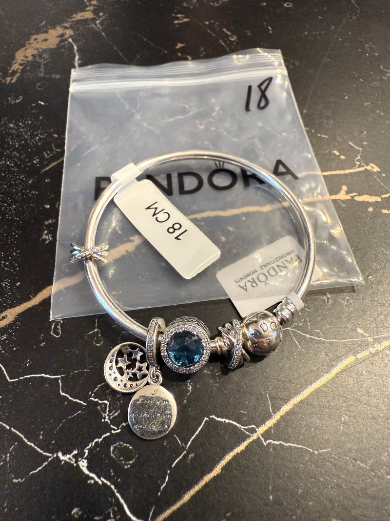 Bracelete Pandora Prata Charm com Berloques Espaço Azul e Fecho Prata - Pronta Entrega