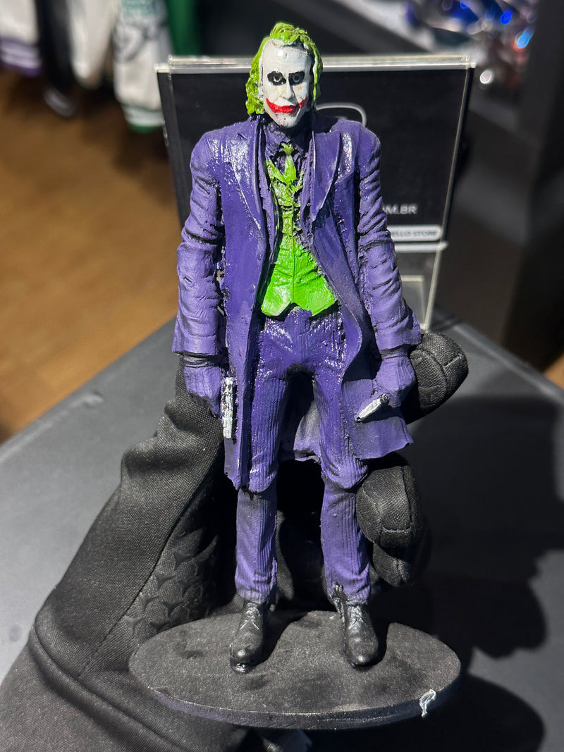 Boneco de Resina Batman The Dark Knight Coringa Purple Suit 18cm Resina - Pronta Entrega