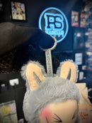 Boneco Labubu “Have a Seat” – Chaveiro | Mini Figura Colecionável Pop Mart - Pronta Entrega