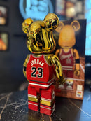 Bearbrick Chicago Bulls 23 Michael Jordan  NBA Dourado 400% Medicom Toy Boneco Colecionável 28cm - Pronta Entrega