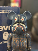 Bearbrick BE@RBRICK BAPE® × Levi's® 400% Colecionável 28cm - Pronta Entrega