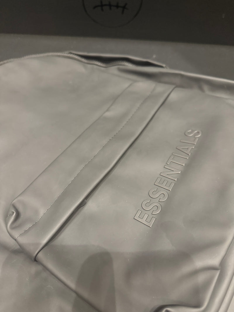 Mochila Essentials Couro Preto  - Pronta Entrega