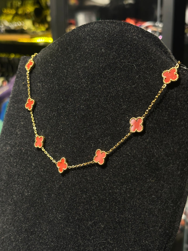 Corrente Van Cleef Dourado Trevos Vermelhos 45 + 5 CM - Pronta Entrega