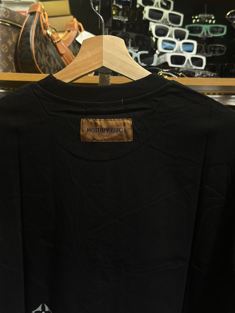 Camiseta Louis Vuitton Preta Multicolor - Pronta Entrega