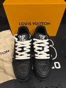 Tênis Louis Vuitton Trainer Black Embossed Monogram - Pronta Entrega