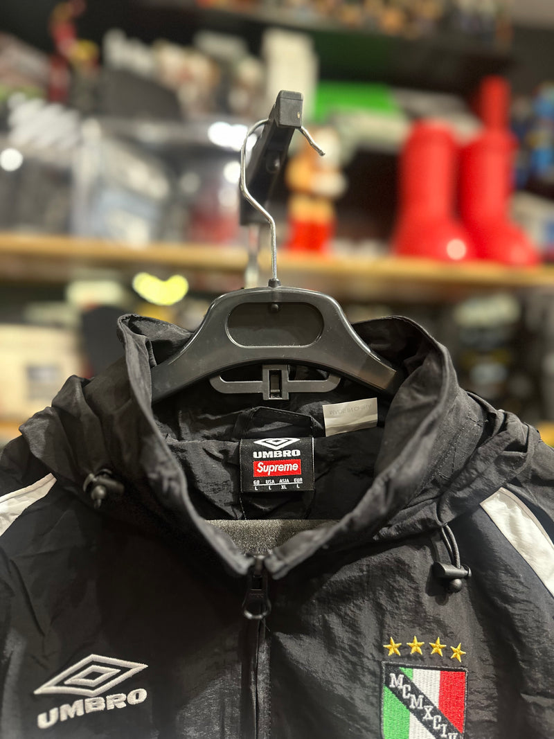 Conjunto Umbro x Supreme ltalia Preto - Pronta Entrega