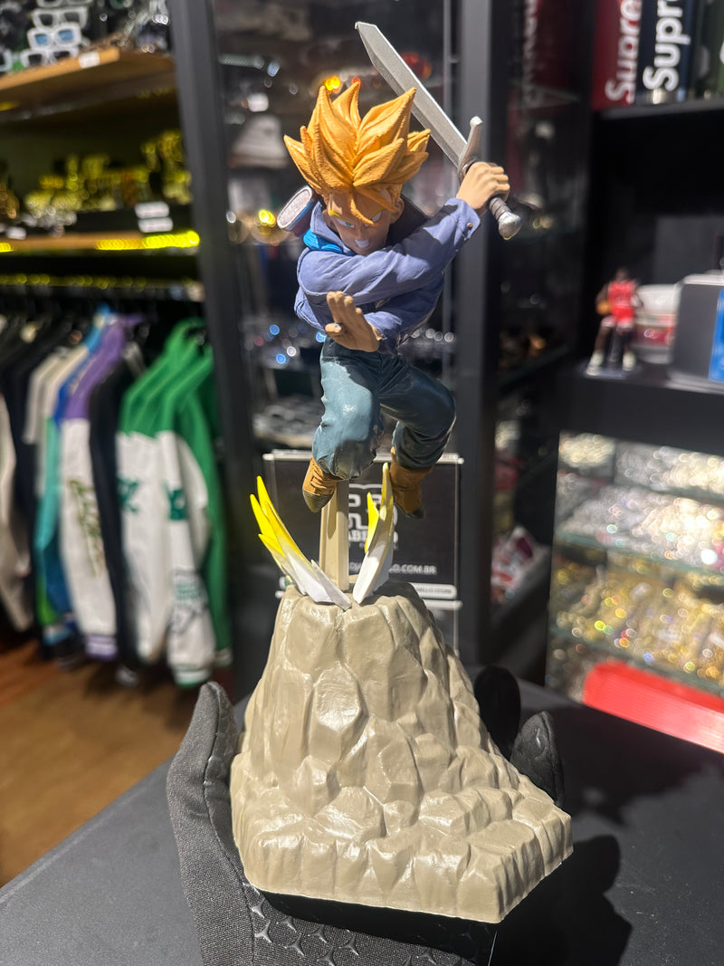 Action Figure Dragon Ball Z - Trunks Super Saiyajim Absolute Perfection Bandai Banpresto 29cm PVC - Pronta Entrega