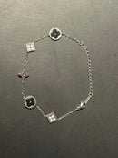 Pulseira Prata 3 Correntes Ajustável Trevos Círculo/Losango Black/White - Pronta Entrega