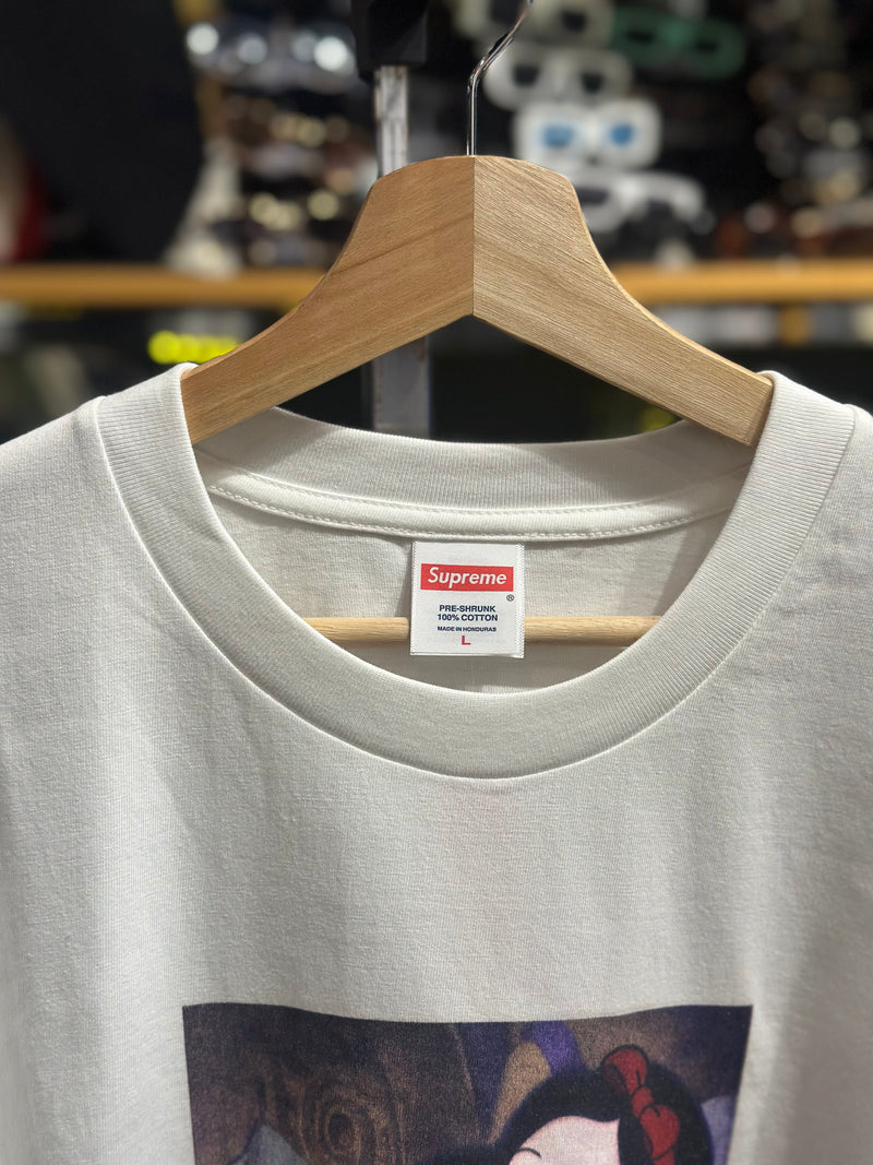 Camiseta SUPREME Princesa Branca de Neve Branca - Pronta Entrega