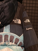 Jaqueta Puffer The North Face X Supreme Liberty Statue - Pronta Entrega