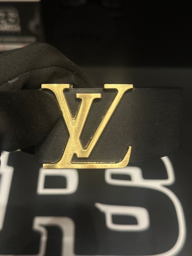Cinto Louis Vuitton Initiales Black Logo Gold 125 CM  - Pronta Entrega