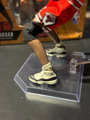 Action Figure Michael Jordan: Chicago Bulls NBA Uniforme Vermelho No. 100 Medicom Mafex - Pronta Entrega
