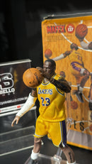 Action Figure LeBron James Lakers No. 127 Medicom Mafex - Pronta Entrega