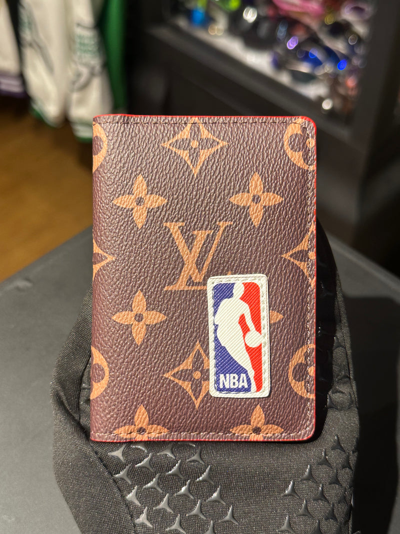 Carteira Louis Vuitton X NBA Pocket Organizer Monogram - Pronta Entrega