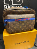 Bolsa Louis Vuitton Messenger
Monogram Outdoor PM Brown Blue - Pronta Entrega