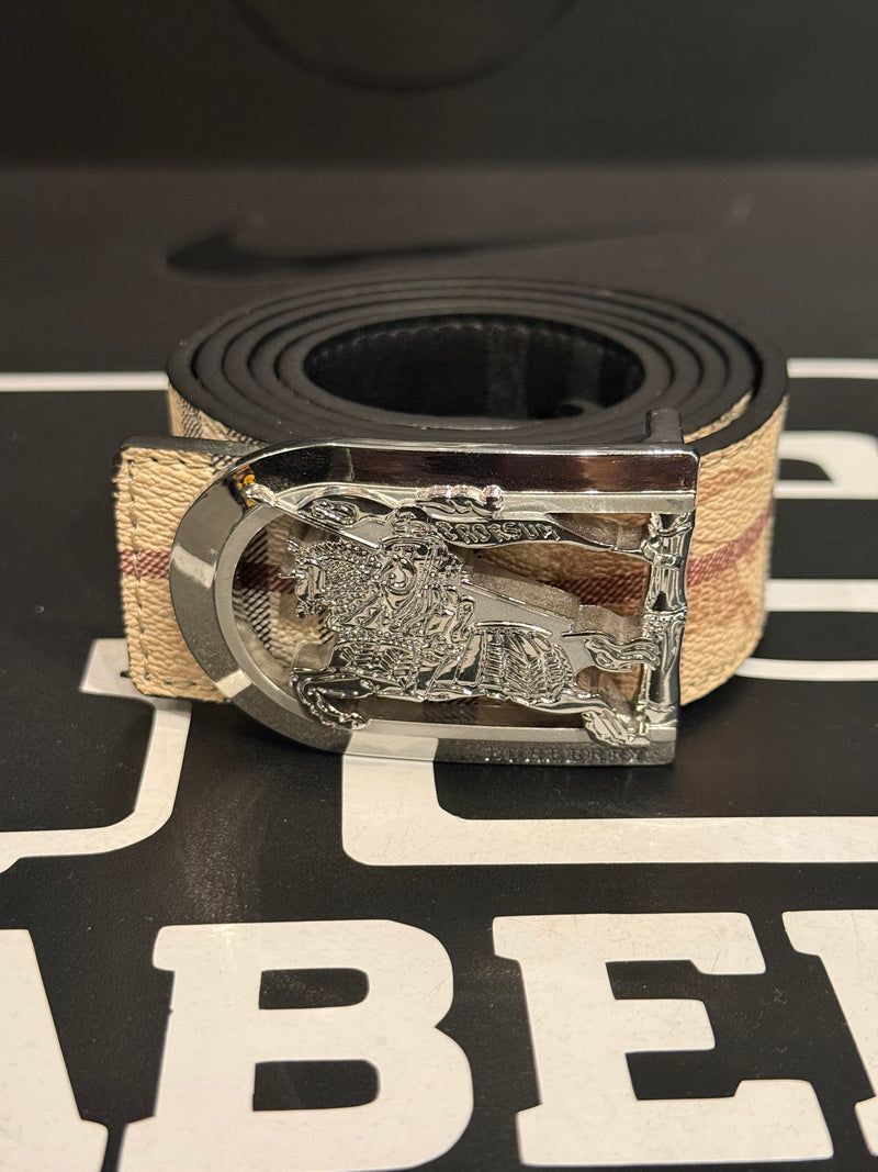 Cinto Burberry Fivela Equestrian Knight  - Pronta Entrega