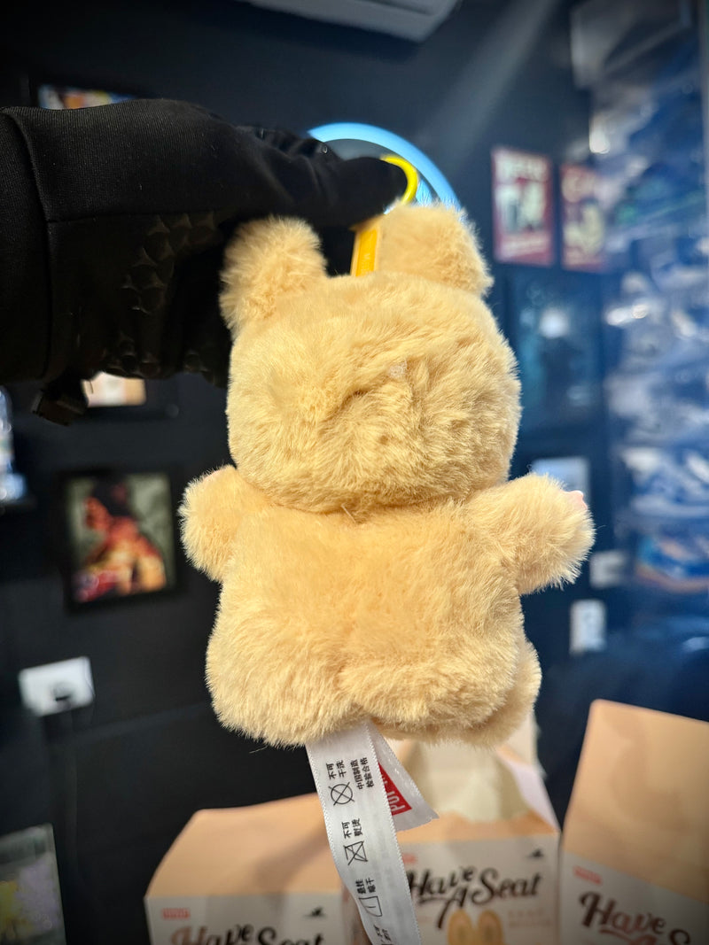 Boneco Labubu “Have a Seat” – Chaveiro | Mini Figura Colecionável Pop Mart - Pronta Entrega