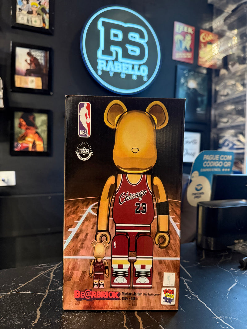 Bearbrick Chicago Bulls 23 Michael Jordan  NBA Dourado 400% Medicom Toy Boneco Colecionável 28cm - Pronta Entrega