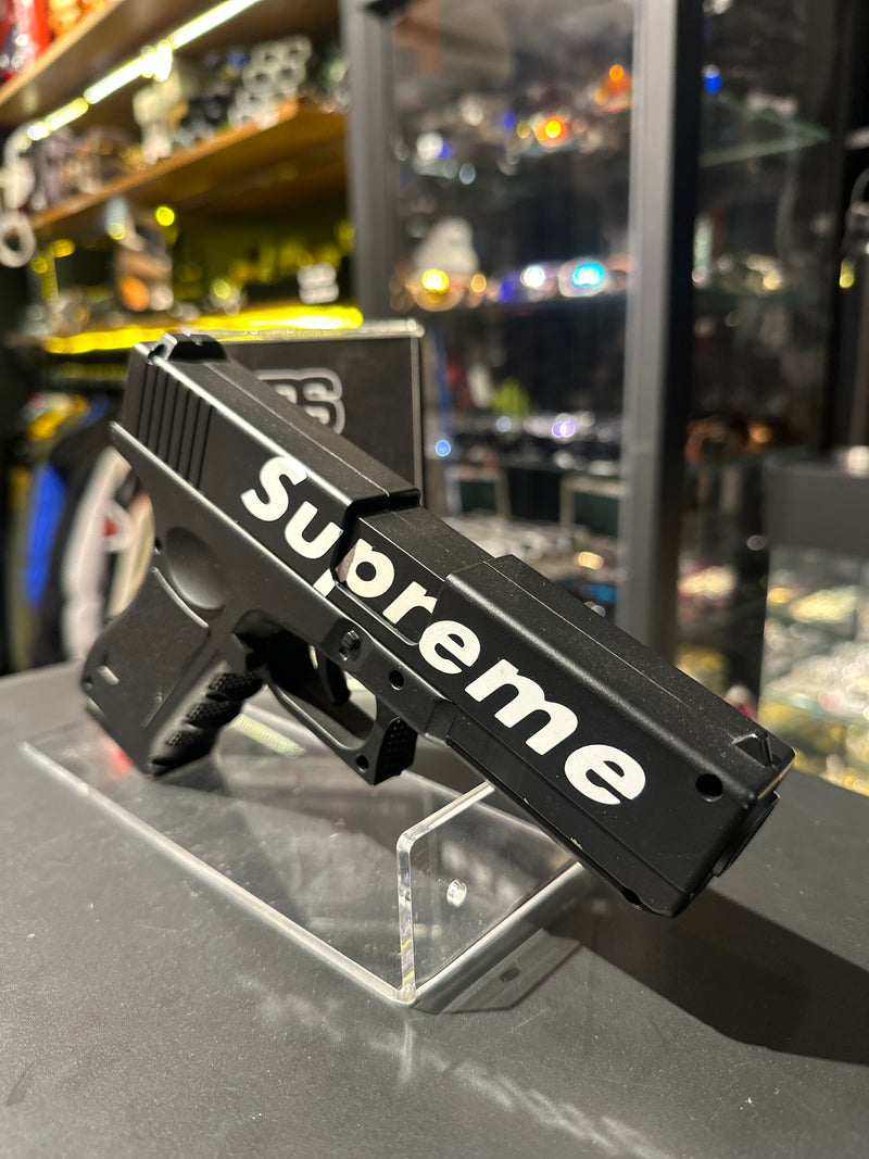 Colecionável Supreme: Pistola Glock Decorativa - Pronta Entrega