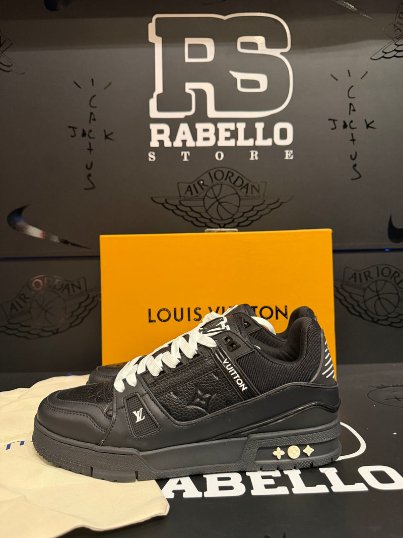 Tênis Louis Vuitton Trainer Black Embossed Monogram - Pronta Entrega