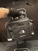 Bolsa Supreme X North Face Expedition Waist Bag Preto - Pronta Entrega