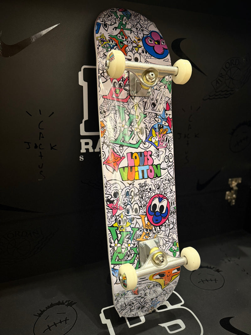 Louis Vuitton Skateboard Monogram Comics - Pronta Entrega