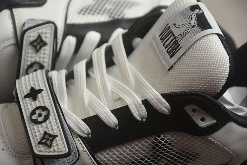 Louis Vuitton Trainer Black White - Encomenda