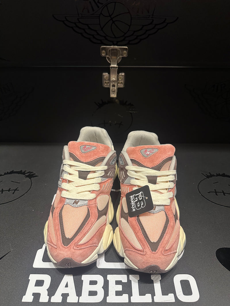 Tênis New Balance 9060 Mineral Red
Truffle - Pronta Entrega