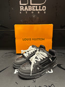 Tênis Louis Vuitton Trainer Black Embossed Monogram - Pronta Entrega