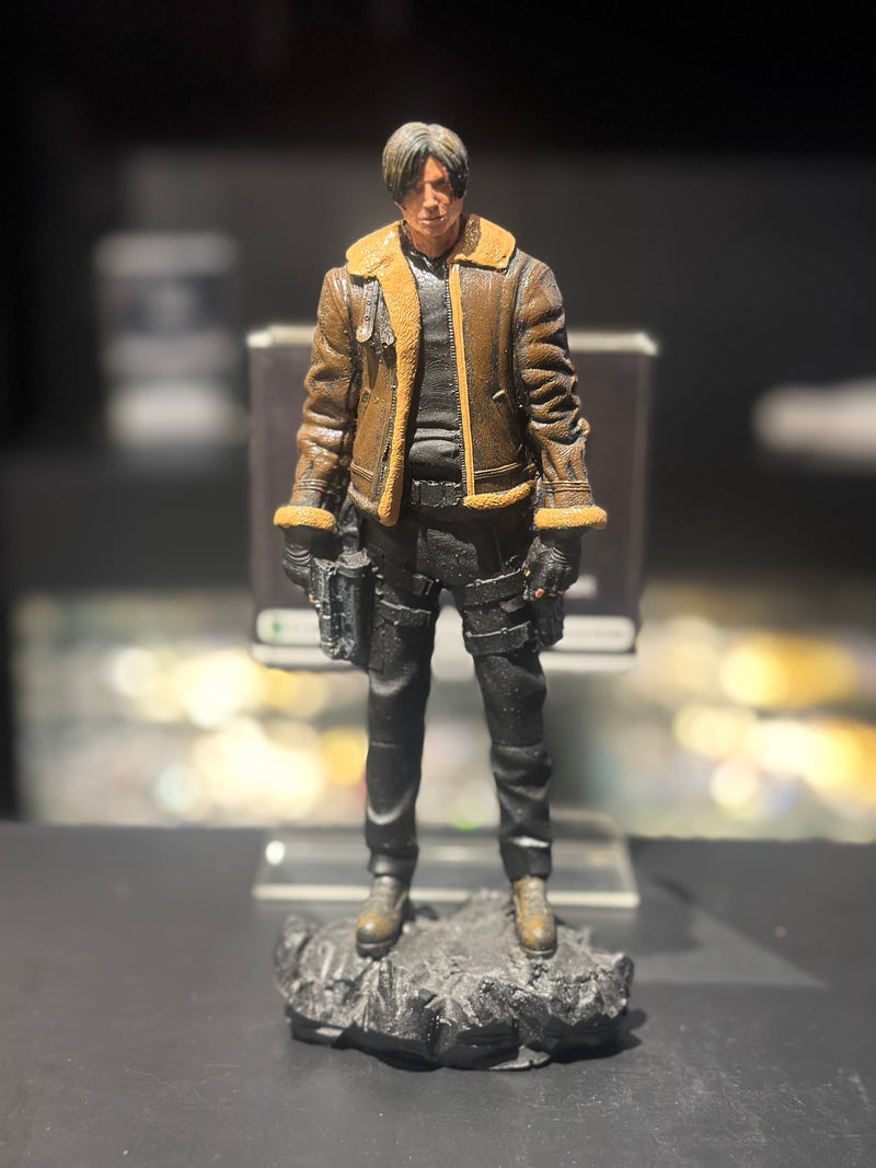 Boneco de Ação Resident Evil Leon 21cm Resina - Pronta Entrega