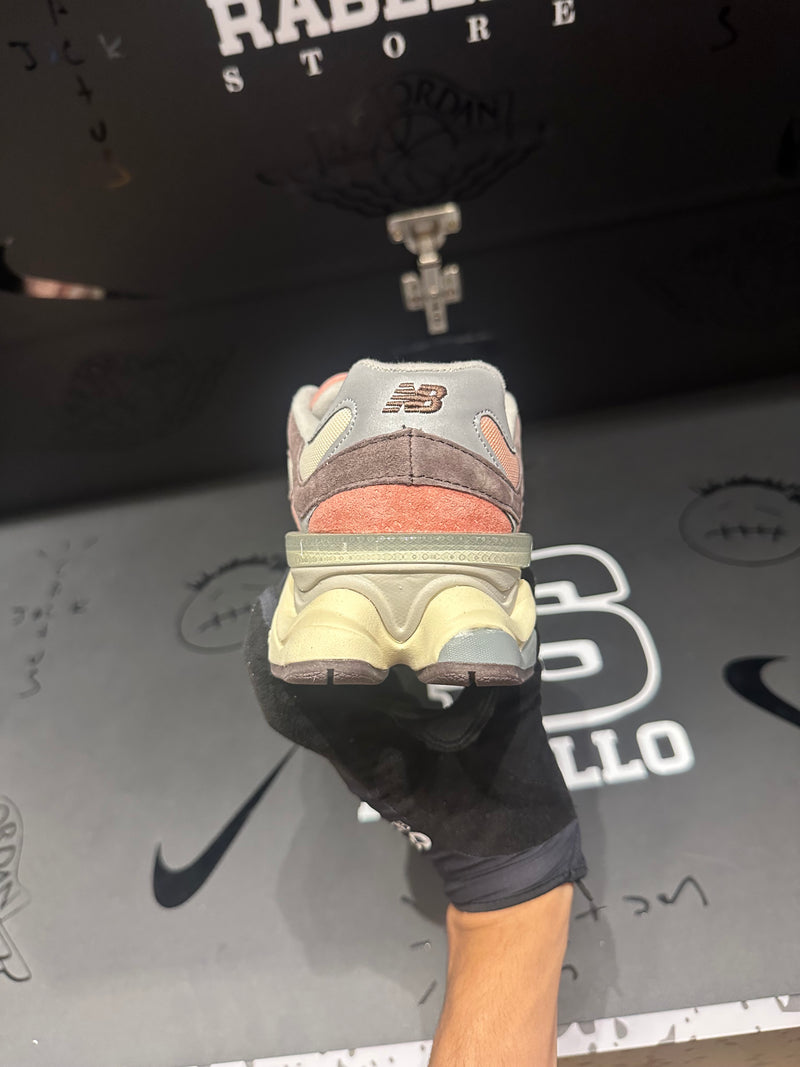 Tênis New Balance 9060 Mineral Red
Truffle - Pronta Entrega