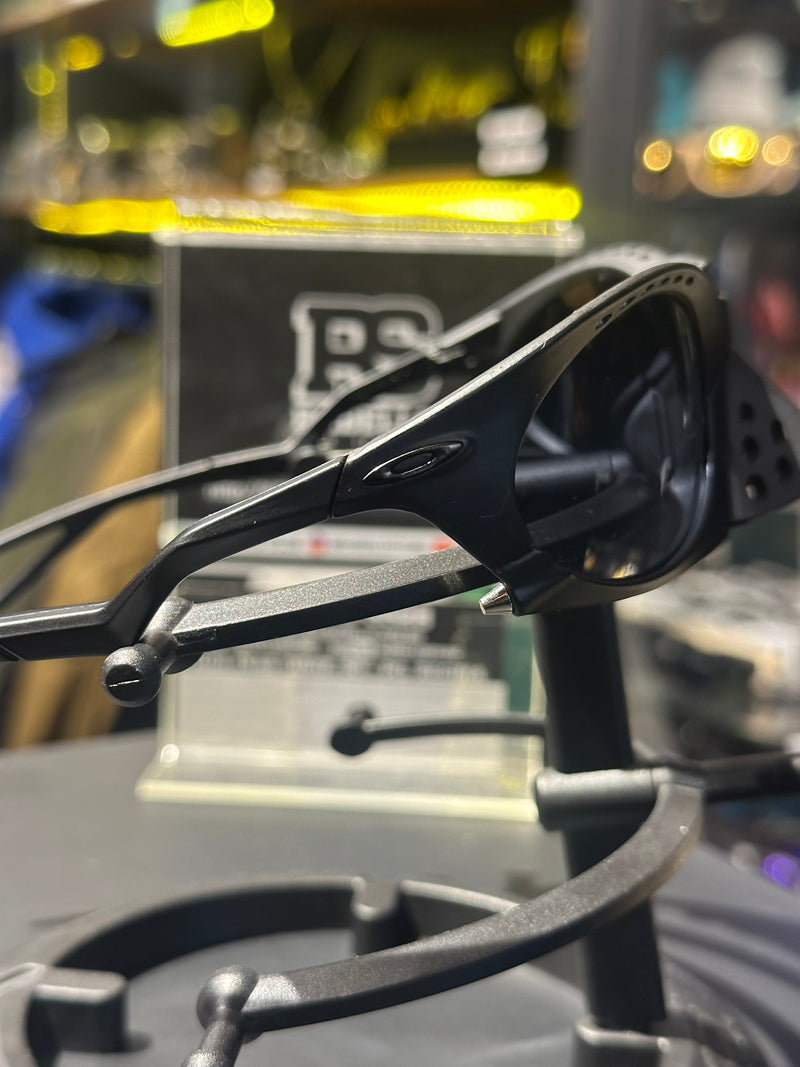 Óculos Oakley PLANTARIS All Black Lente Preta - Pronta Entrega