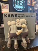 Boneco KAWS Along The Way Brown 25 CM - Pronta Entrega