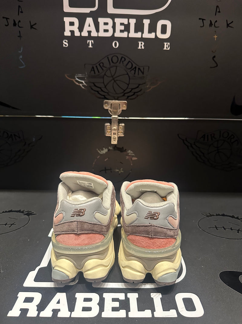 Tênis New Balance 9060 Mineral Red
Truffle - Pronta Entrega