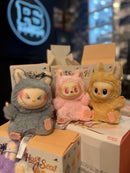 Boneco Labubu “Have a Seat” – Chaveiro | Mini Figura Colecionável Pop Mart - Pronta Entrega