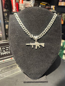 Corrente Cravejada Pingente Assault Rifle Em Zicornia Cubica Prata 45 CM - Pronta Entrega