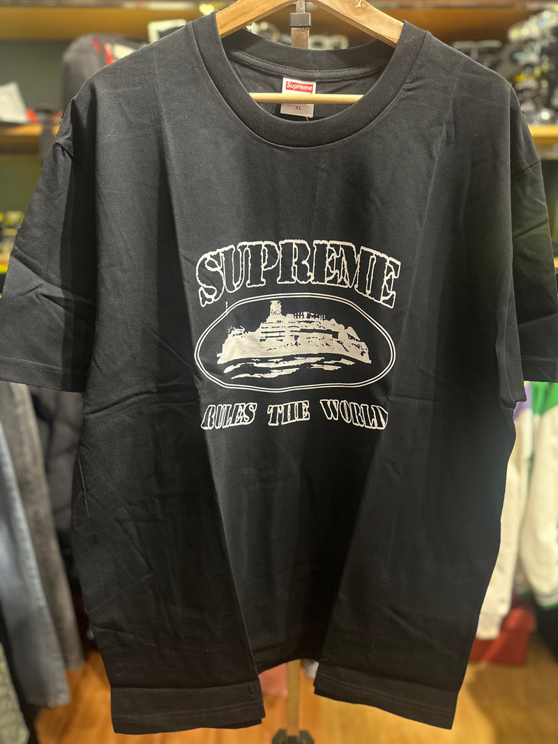 Camiseta SUPREME “Rules The World” Preta - Pronta Entrega