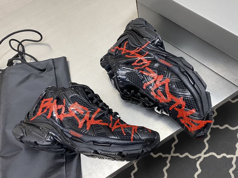Balenciaga Runner Graffiti Sneaker in Black - Encomenda