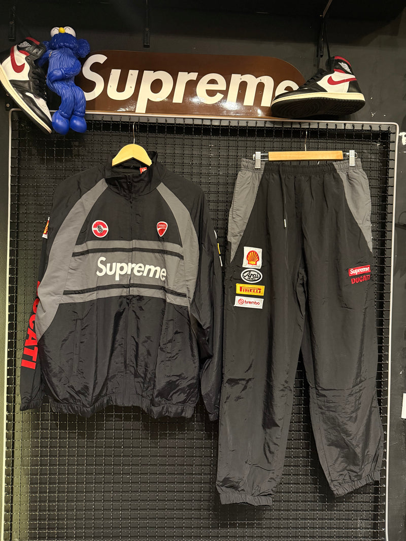 Conjunto Ducati x Supreme Jaqueta Track Black - Pronta Entrega