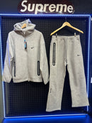 Conjunto Tech Fleece Nike x NOCTA Cinza - Pronta Entrega