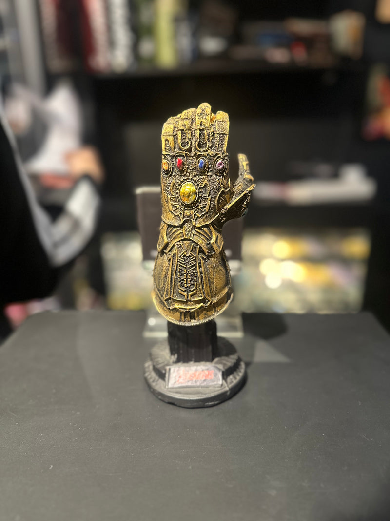 Boneco de Ação Manopla do Infinito Com Joias do Infinito 23cm Resina - Pronta Entrega