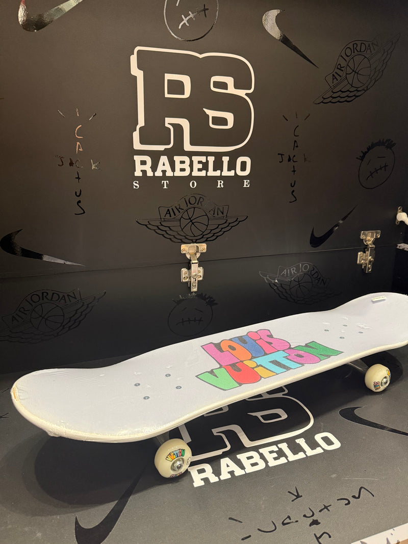 Louis Vuitton Skateboard Monogram Comics - Pronta Entrega