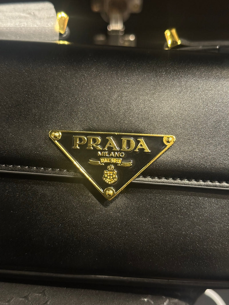 Bolsa Prada Black Logo Triangular Gold - Pronta Entrega