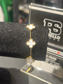 Pulseira Van Cleef Dourada Trevos Brancos - Pronta Entrega