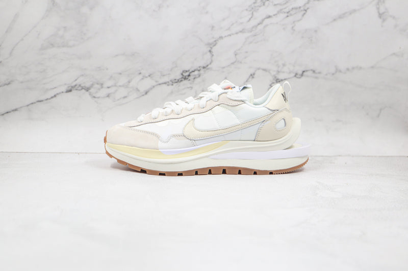 Nike Vaporwaffle Sacai Sail Gum - Encomenda