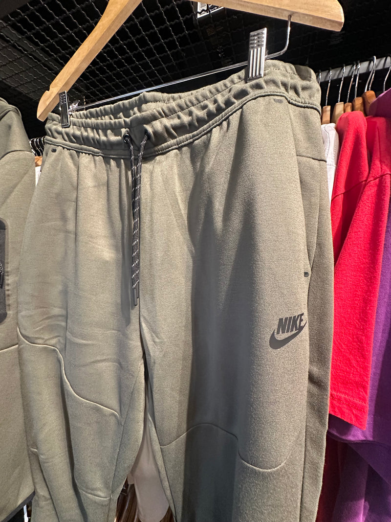 Conjunto Nike Tech Fleece Verde - Pronta Entrega