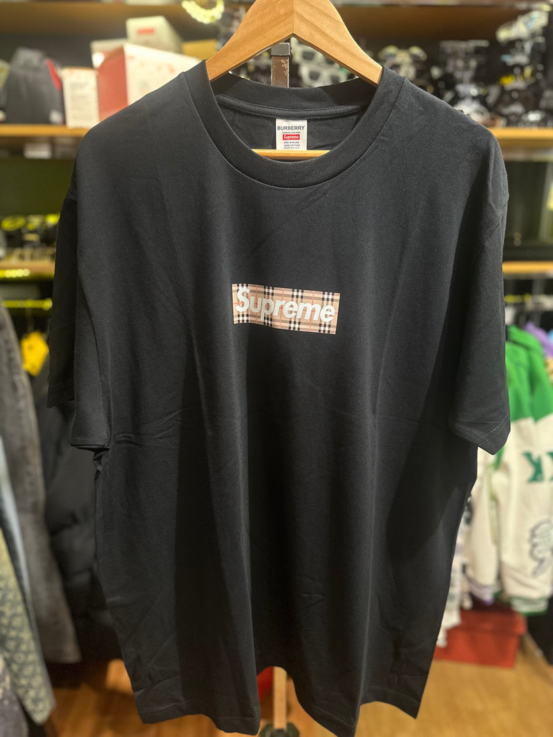 Camiseta SUPREME X Burberry Preta - Pronta Entrega
